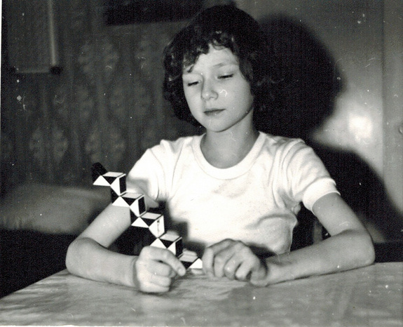 «Настоящий олдскул»: Известные люди города стали героями «детской» ФОТОвыставки 2