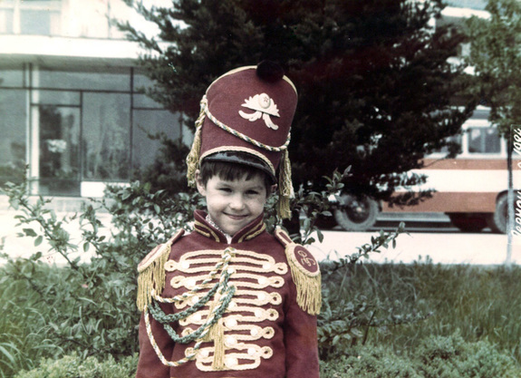 «Настоящий олдскул»: Известные люди города стали героями «детской» ФОТОвыставки 7