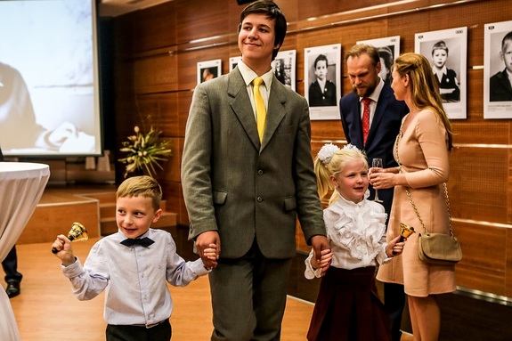 В Екатеринбурге открылась выставка детских фотографий известных горожан
 2