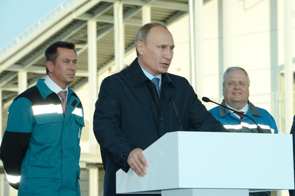 Владимир Путин принял участие в открытии нижегородского предприятия "РусВинил" 1