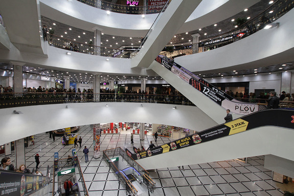 Екатеринбургский Starbucks оказался в осаде школьников 4