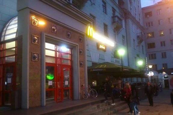 На центральной площади Нижнего Новгорода закрылся ресторан McDonald's 3