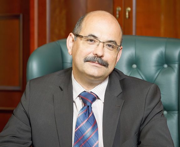 кубок лучшему руководителю. гончаров сергей генеральный директор x5. джон фостер фото. нырков вячеслав владимирович. петров александр юрьевич концерн калина.