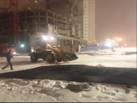 Екатеринбург утопает в снегу: коммунальные службы не успевают чистить город 7