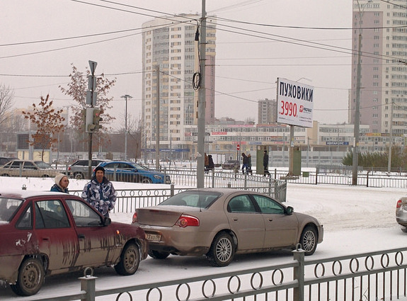 Екатеринбург утопает в снегу: коммунальные службы не успевают чистить город 2