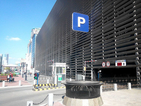 Итоги недели: все парковки «Гринвича» стали платными, в Россельхозбанк пришли с проверкой 1
