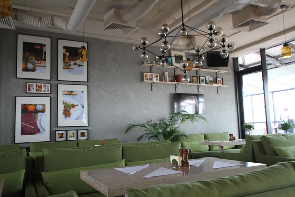 На крыше Clever Park откроется ресторан с газоном 1