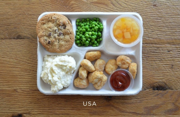 Как выглядят школьные обеды в разных странах мира 4