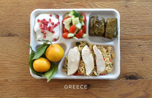 Как выглядят школьные обеды в разных странах мира 5