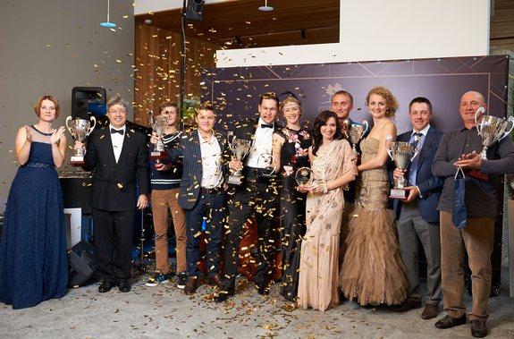 Екатеринбургские бизнесмены сыграли на турнире по гольфу в стиле 20-х гг. 1