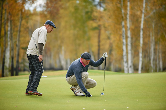 Екатеринбургские бизнесмены сыграли на турнире по гольфу в стиле 20-х гг. 3