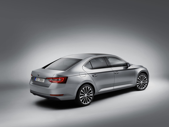 Россияне смогут заказать новую Skoda Superb 1