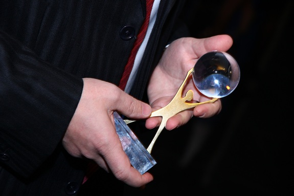 Статуэтка премии «Человек года» обновится / ЭСКИЗЫ 1