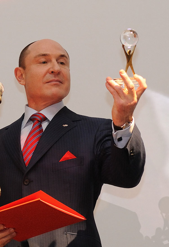 Статуэтка премии «Человек года» обновится / ЭСКИЗЫ 2