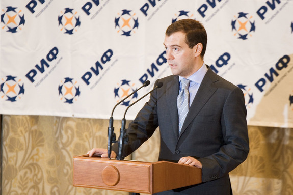 «Синий - для общения, серый – чтобы играть по правилам». О чем говорит цвет костюма?  2