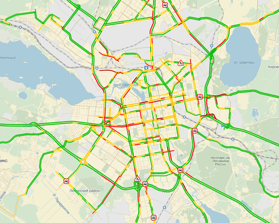 Из-за сильного снегопада Екатеринбург встал в пробках 1
