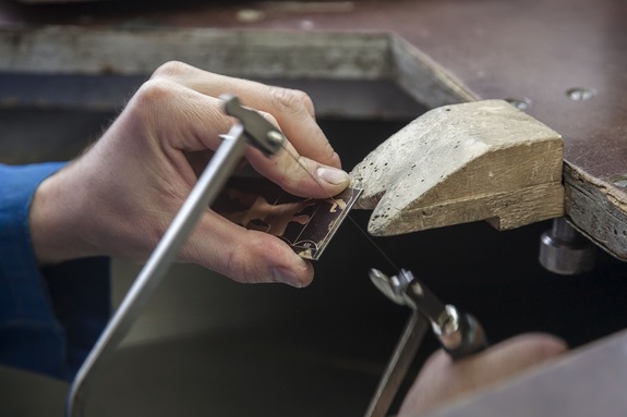 Как делают статуэтку к премии «Человек года» / ФОТО 2