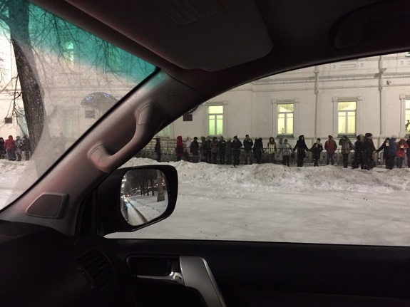 Больше сотни человек вышли на митинг против отставки директора гимназии №9 2