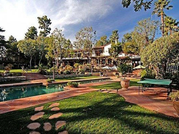 Дачи известных на весь мир миллиардеров: фото участков и шикарных домов 8