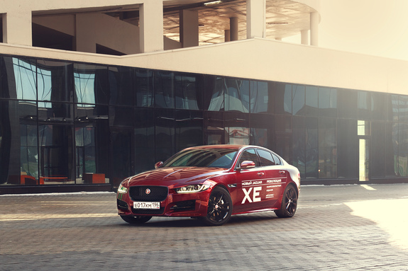 Jaguar XE: тест-драйв с Дмитрием Елизаровым 3