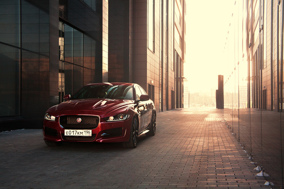 Jaguar XE: тест-драйв с Дмитрием Елизаровым 5