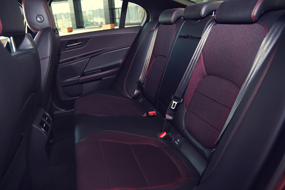 Jaguar XE: тест-драйв с Дмитрием Елизаровым 12