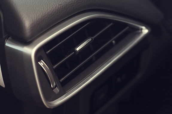 Jaguar XE: тест-драйв с Дмитрием Елизаровым 16