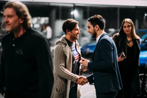 Красота, лоск, мощь: в Ростове презентовали новый Porsche 911 6 Красота, лоск, мощь: в Ростове презентовали новый Porsche 911 6