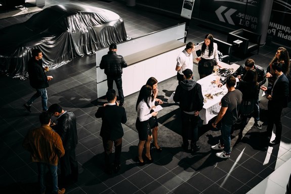 Красота, лоск, мощь: в Ростове презентовали новый Porsche 911 12 Красота, лоск, мощь: в Ростове презентовали новый Porsche 911 12