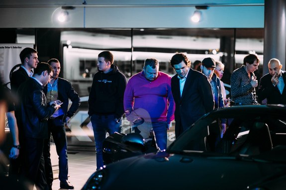 Красота, лоск, мощь: в Ростове презентовали новый Porsche 911 18 Красота, лоск, мощь: в Ростове презентовали новый Porsche 911 18