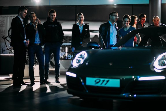 Красота, лоск, мощь: в Ростове презентовали новый Porsche 911 21 Красота, лоск, мощь: в Ростове презентовали новый Porsche 911 21