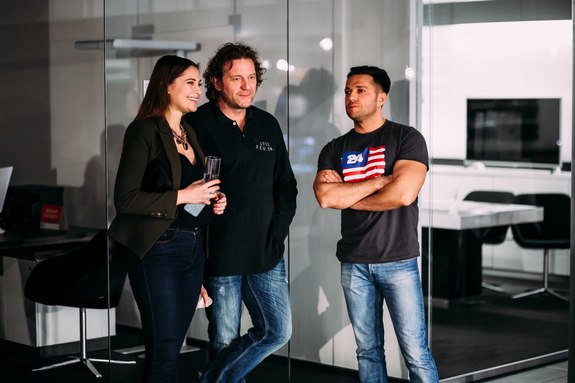 Красота, лоск, мощь: в Ростове презентовали новый Porsche 911 23 Красота, лоск, мощь: в Ростове презентовали новый Porsche 911 23