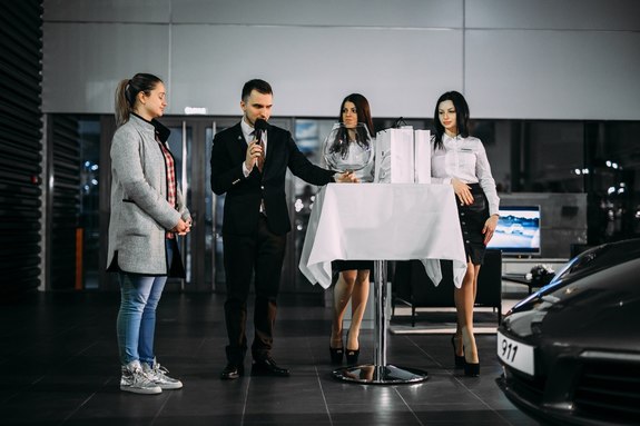 Красота, лоск, мощь: в Ростове презентовали новый Porsche 911 27 Красота, лоск, мощь: в Ростове презентовали новый Porsche 911 27