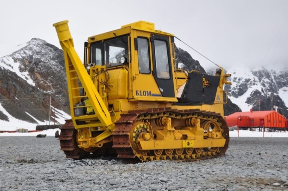 Челябинский трактор доставил груз из Аргентины в Антарктиду 1 Челябинский трактор доставил груз из Аргентины в Антарктиду 1