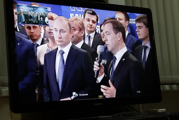 Прямая линия-2: Путин и Медведев поговорили с челябинскими единороссами онлайн 1 Прямая линия-2: Путин и Медведев поговорили с челябинскими единороссами онлайн 1