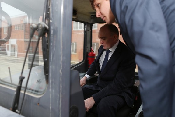 В Челябинске начали выпускать бульдозеры на радиоуправлении 1 В Челябинске начали выпускать бульдозеры на радиоуправлении 1