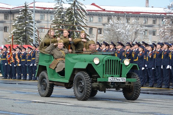 Торжественное шествие в Красноярске в честь Дня Победы (ФОТО, ВИДЕО) 17