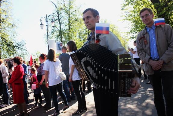 "Бессмертный полк" в Нижнем Новгороде прошел вслед за Парадом Победы. ФОТО 2 "Бессмертный полк" в Нижнем Новгороде прошел вслед за Парадом Победы. ФОТО 2