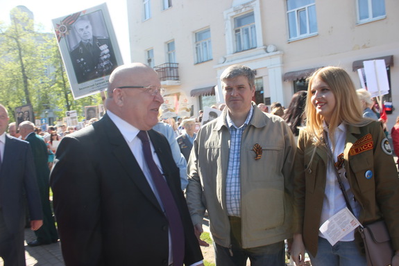 "Бессмертный полк" в Нижнем Новгороде прошел вслед за Парадом Победы. ФОТО 8 "Бессмертный полк" в Нижнем Новгороде прошел вслед за Парадом Победы. ФОТО 8