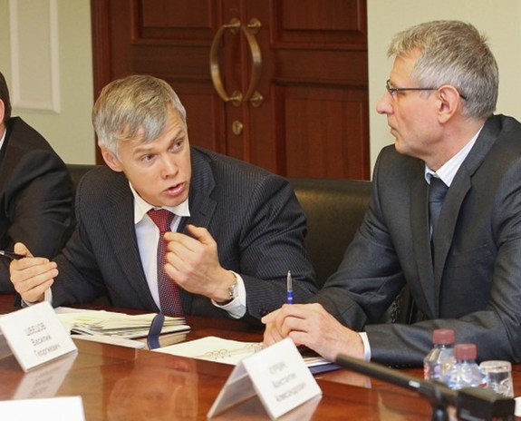 Доходы Дубровского. Скандал на подготовке к праймериз. Дайджест DK.RU 5 Доходы Дубровского. Скандал на подготовке к праймериз. Дайджест DK.RU 5