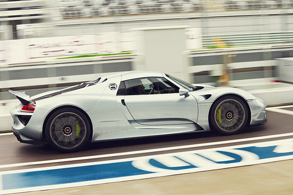 Porsche 911: тест-драйв с Дмитрием Елизаровым 7 Porsche 911: тест-драйв с Дмитрием Елизаровым 7