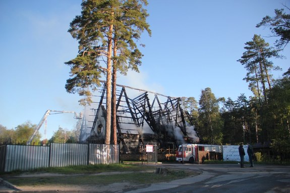 В Казани сгорел ресторан «Нарат» на Лебяжьем озере, пострадавших нет //ВИДЕО 2 В Казани сгорел ресторан «Нарат» на Лебяжьем озере, пострадавших нет //ВИДЕО 2
