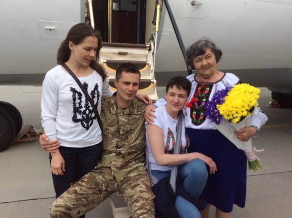 Как в Ростове меняли украинскую летчицу Надежду Савченко (фото) 5 Как в Ростове меняли украинскую летчицу Надежду Савченко (фото) 5
