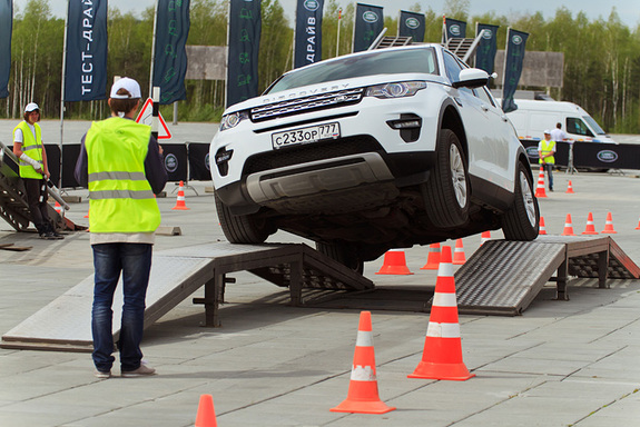 Land Rover Road Show: тест-драйв с Дмитрием Елизаровым 2 Land Rover Road Show: тест-драйв с Дмитрием Елизаровым 2