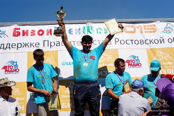 Победитель "Бизон-Трек-Шоу-2016" принес своему хозяйству пятый призовой трактор 1 Победитель "Бизон-Трек-Шоу-2016" принес своему хозяйству пятый призовой трактор 1