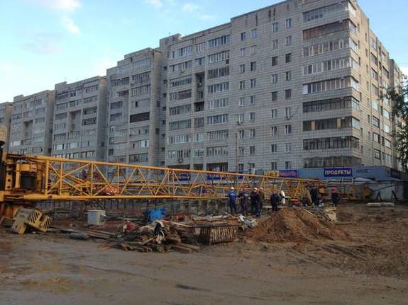 В Казани на стройке новой станции метро «Дубравная» рухнул подъемный кран 1 В Казани на стройке новой станции метро «Дубравная» рухнул подъемный кран 1