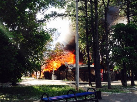 В центре Челябинска выгорело кафе. Фото с места происшествия 1 В центре Челябинска выгорело кафе. Фото с места происшествия 1