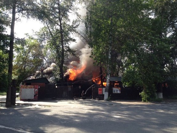 В центре Челябинска выгорело кафе. Фото с места происшествия 3 В центре Челябинска выгорело кафе. Фото с места происшествия 3