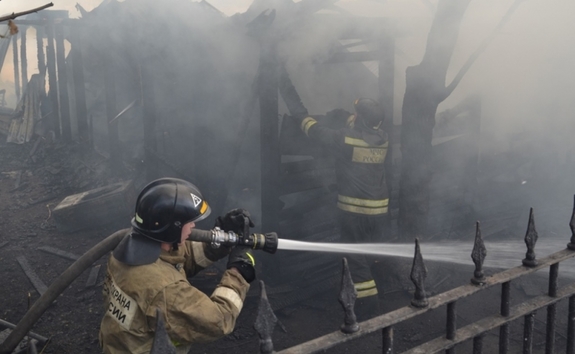 В центре Челябинска выгорело кафе. Фото с места происшествия 2 В центре Челябинска выгорело кафе. Фото с места происшествия 2