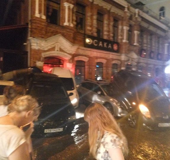 Ливень в Ростове привел к разрушениям и человеческим жертвам (фото) 4 Ливень в Ростове привел к разрушениям и человеческим жертвам (фото) 4